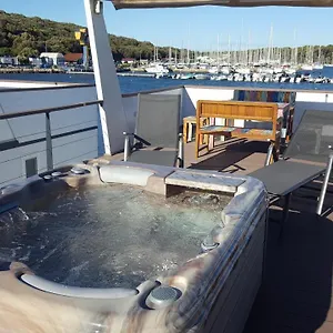 Hausboot - Floating House Water Lily Pula