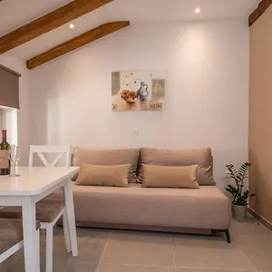 Appartamento Aaa & With Free Parking, Pola